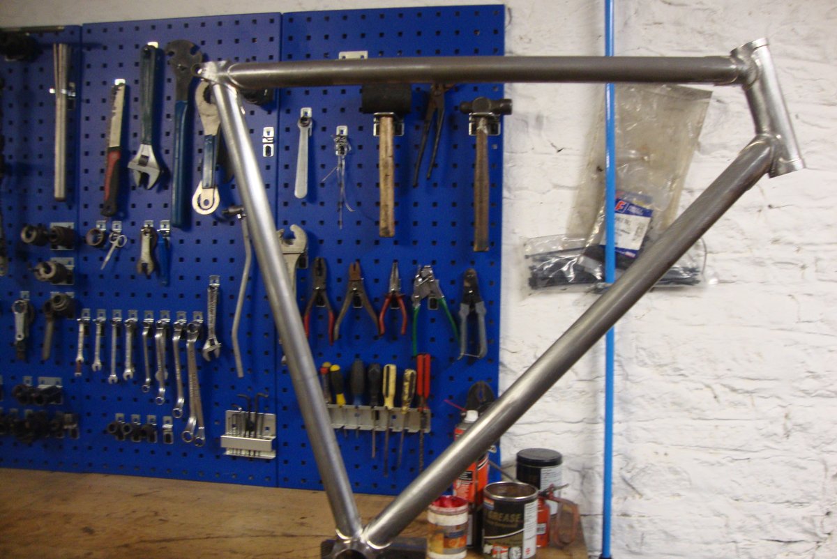 davebaillie2's tweet image. Another 853 frame in the making.
#framebuilding #madeinsheffield