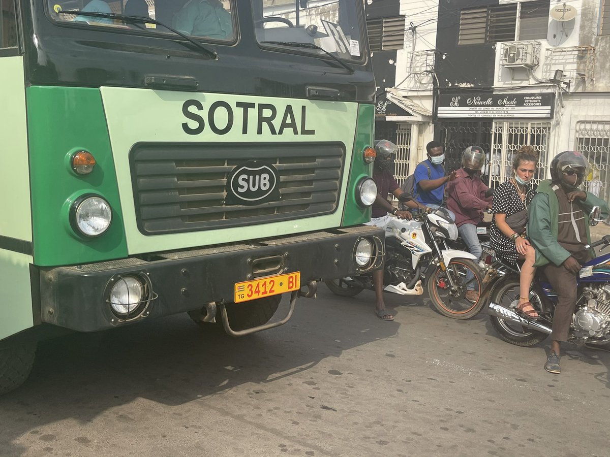 loiclawson1's tweet photo. J’ai suivi de loin le débat autour des nouveaux «Bus» #Sotral qui circulent à Lomé. Je veux faire remarquer aux un et aux autres que même le constructeur a nommé ces voitures #SUB et non #BUS. En français comme en anglais allez-y savoir ce que #SUB veut dire. Le volume est bon? https://t.co/4JXA44MEwj