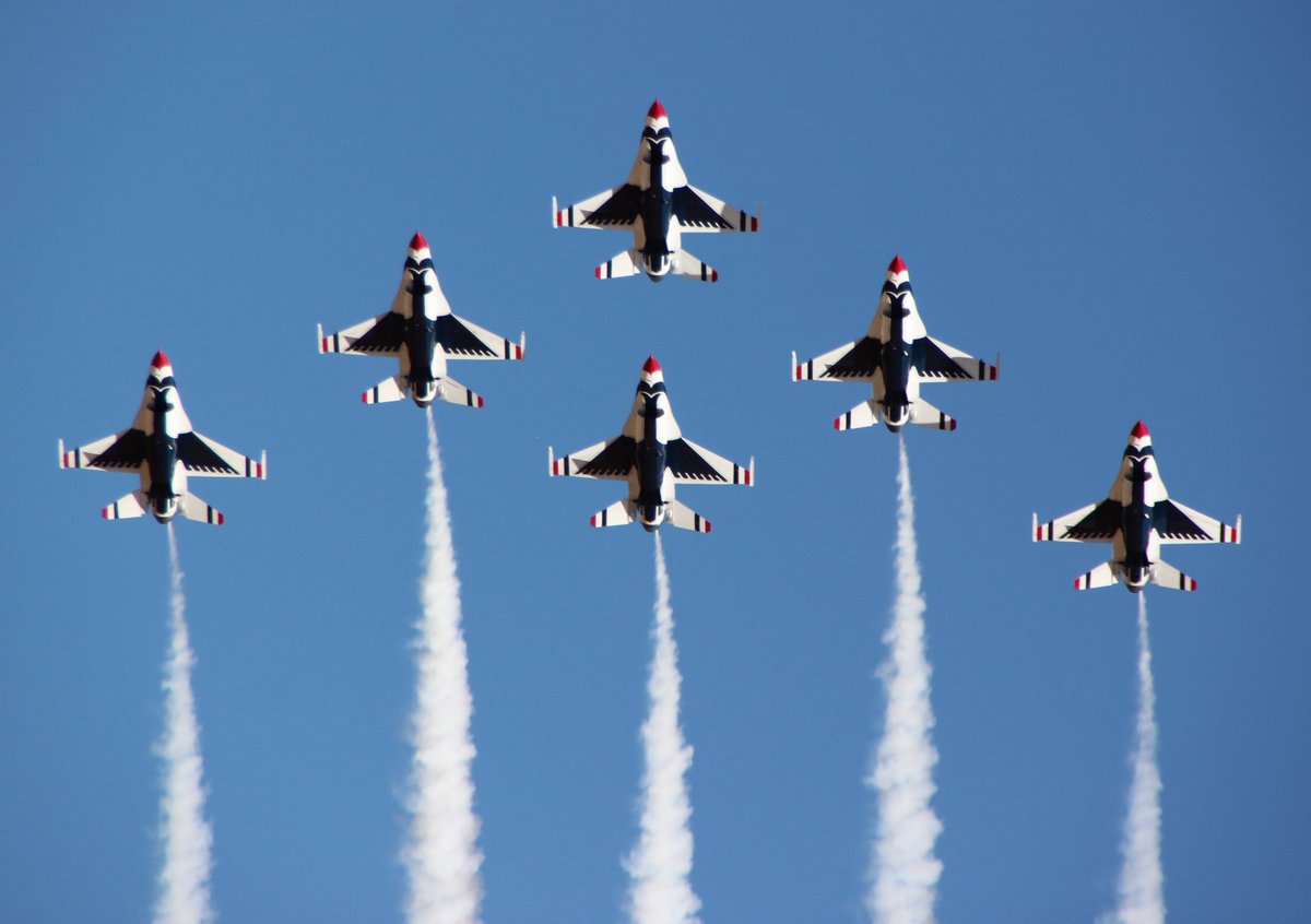 FW_AirShow's tweet photo. The @FW_AirShow takes flight June 4-5 at @122fighterwing Fort Wayne ANGB.  The @AFThunderbirds will headline along with a sterling lineup of performers.  Admission is FREE, but there are a limited number of premium seats available while supplies last at https://t.co/LNsvxMohvZ. https://t.co/AIdjcUOwgl