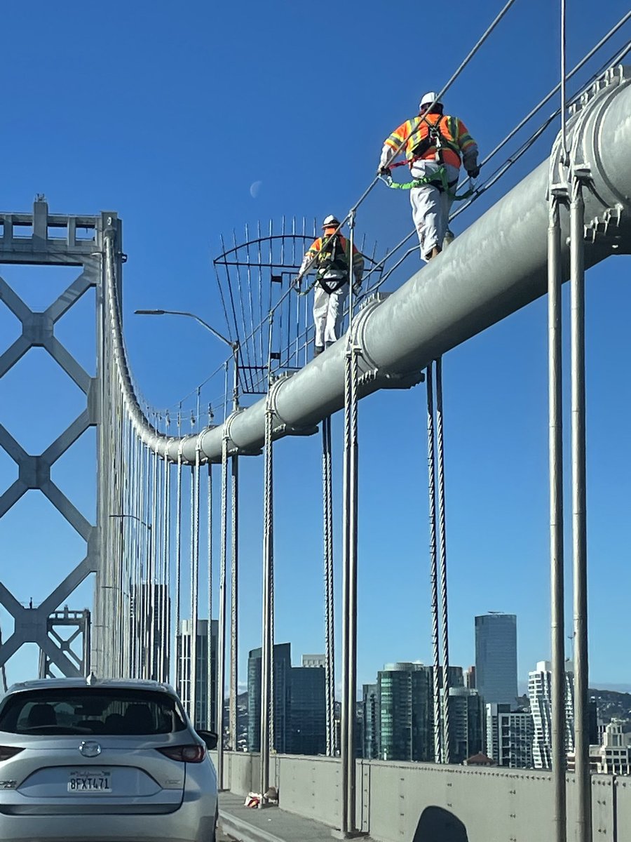 AlicesTake's tweet image. Here’s the #visualdistraction on #SFBayBridge this morning! ⁦@KCBSAMFMTraffic⁩