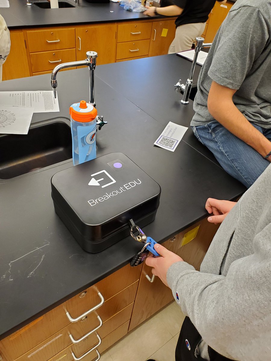 yankeeraider81's tweet photo. Breakout boxes in my Biology class today. Using the knowledge of DNA, RNA, and Protein Synthesis to break into the box! Special thanks to @NAHSTechCoach McHugh for the fun in science! #kkidsalwayslearning https://t.co/xIN4A95qdU