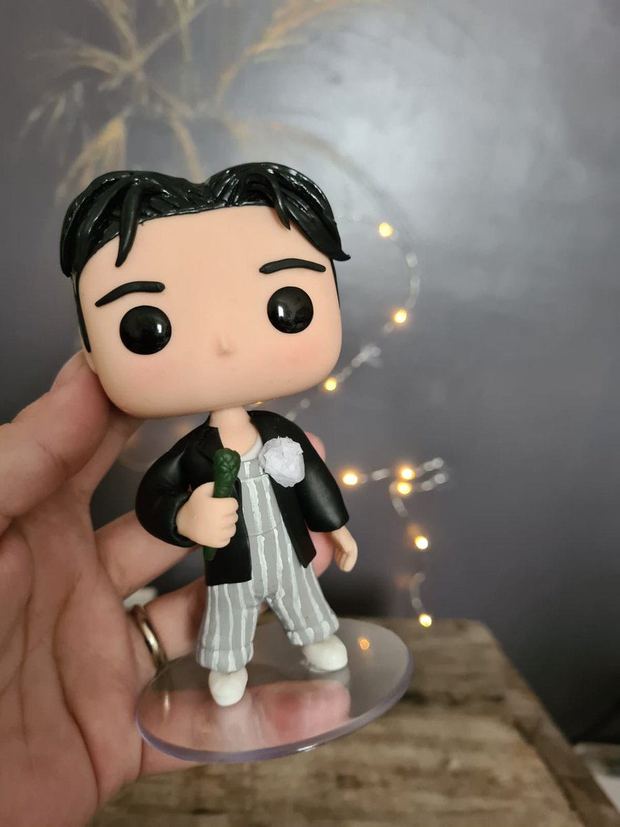 GabFanart's tweet photo. 1 semana pra esse funko lindo do Taehyung ficar pronto e apenas 1 segundo pra vc dar um RT e ajudar a divulgar nosso trabalho! @Kmizaria 
#BTS #TAEHYUNG #fanmade #most7 https://t.co/XpUErDtzuv