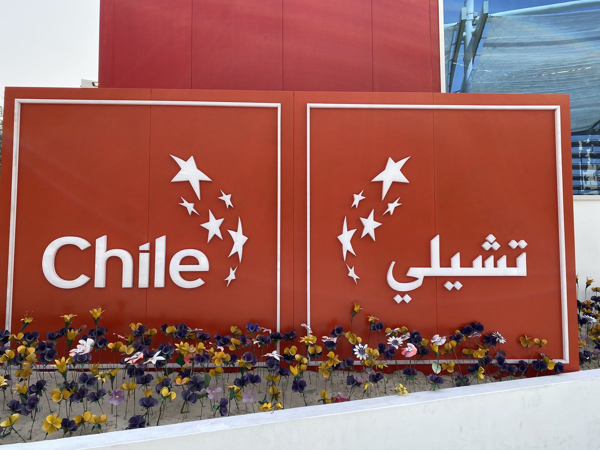 angieh_tr's tweet photo. Hoy estuve en la @ExpoDubai visite el stand de Chile y debemos sacarle más partido al país desde afuera con una mayor promoción de lo que tiene y potenciarlos más invito a @ProChile que incentive más el turismo y riquezas del país e invite más a la gente del mundo que lo visite https://t.co/ldYVZxZAab