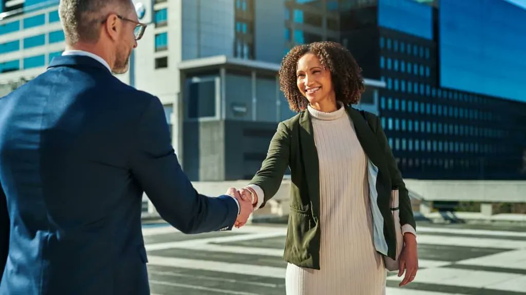 #startups can't compete with big corporate salaries, but you can think outside the box to craft compelling offers in a tight #Labor market. Check out 5 Tips for Startups to Attract Talent During the #GreatResignation 📇 buff.ly/3s87uWb
by <a href="/ClaireAngelle/">Claire Angelle</a> for <a href="/Inc/">Inc.</a>