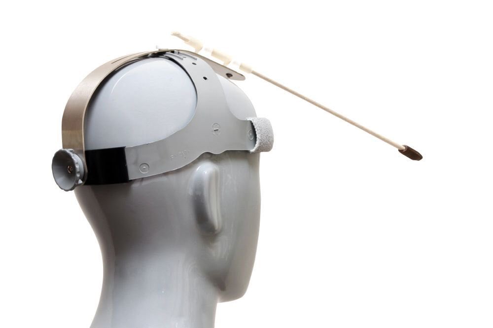 MansourOt's tweet photo. Head pointer! 
وش هي ؟ 

باختصار اداة مساعدة بسيطة تتثبت على الراس بطرق واشكال مختلفة للتعويض عن فقد وظائف اليدين ☑️ https://t.co/tSIcwktQS0