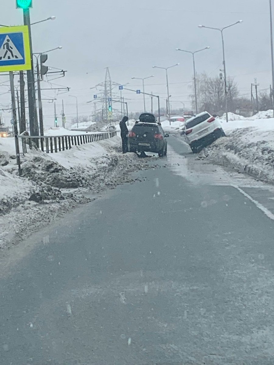 Ташкентская/Тополей.
Ничего удивительного. Ведь ни техники, ни совести, ни контроля в городе нет. Сплошная коррупция.
<a href="/D_Azaroff/">Дмитрий Азаров</a>
<a href="/SamMobilePriem/">Мобильная приемная Губернатора Самарской области</a>