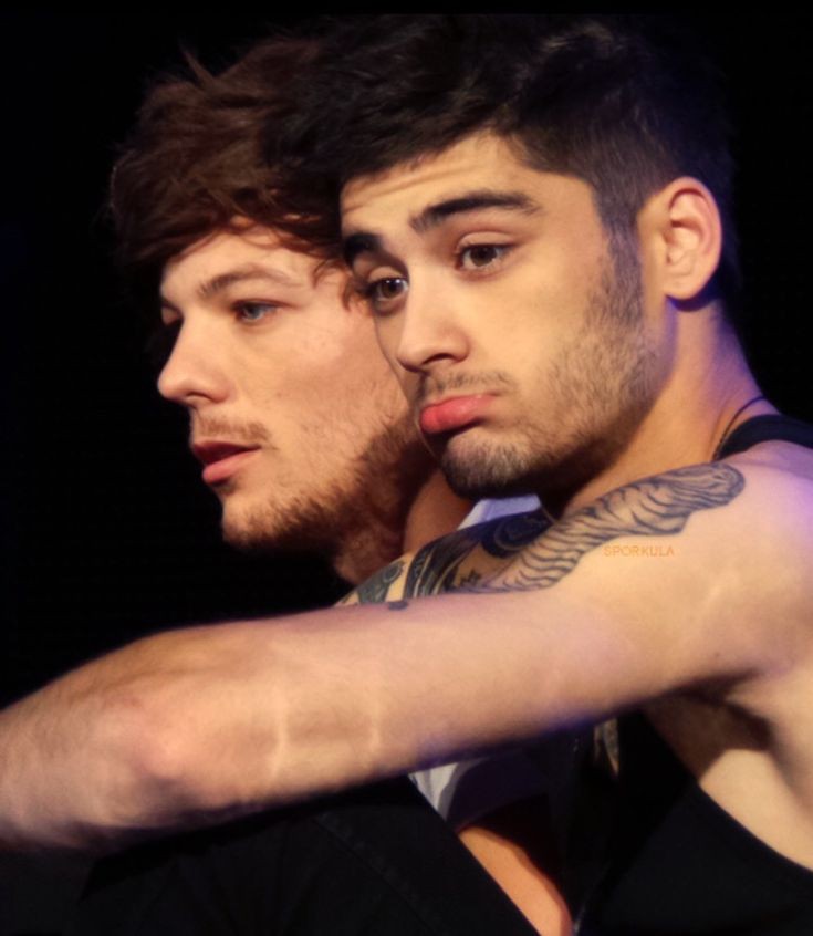 _zourrybot's tweet photo. Zayn and Louis <3 https://t.co/jKFGQFnCfP