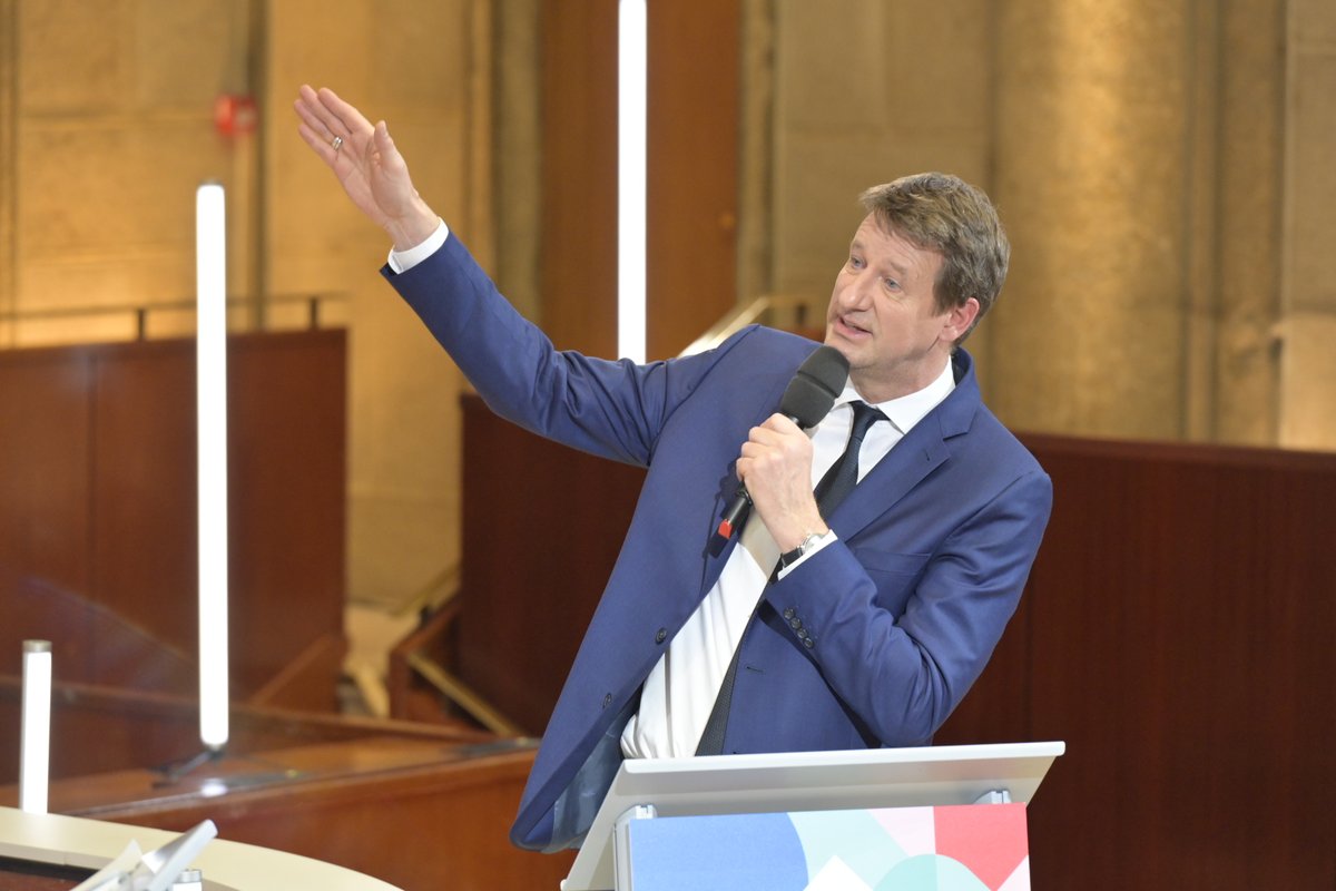 lecese's tweet photo. 👀#RencontresdemocratiquesCESE : les moments forts de cette 1ère journée

Les candidats à la #Presidentielle2022, @yjadot, @Fabien_Roussel et @Anne_Hidalgo ont été reçus au #CESE

🎙️Parrainages, démocratie, participation, abstention ou encore écologie étaient au cœur des échanges https://t.co/UEQgaialDN
