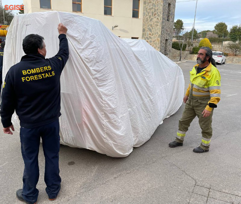 GVAbforestals's tweet photo. 🚒Pràctiques de desplegament del sistema d'autoprotecció de vehicles en incendis forestals amb la unitat de #BombersForestals @GVAsgise de La Torre de les Maçanes i els caps de dotacions d'Alacant i L’Alcoià - El Comtat. https://t.co/cSaTVVa5gO