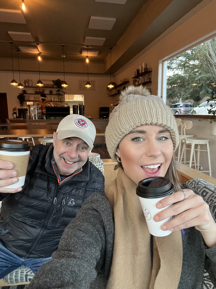 LaurenDonovanTV's tweet photo. Big thanks to the beyond-generous @SiemnyKIRO7 who filled up our coffee cups this morning! 

@BruceKIRO7 and I are feeling extra spoiled and most importantly warm. ❤️ 

@KIRO7Seattle https://t.co/agnH1VbzjS