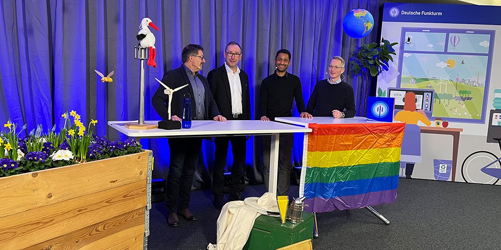 dfmg_de's tweet photo. Gestern fand unser jährliches Kick-off Meeting statt, in dem wir unsere Schwerpunktthemen für 2022 festgelegt haben. Ein wesentlicher Bestandteil unserer #Strategie ist #NachhaltigesHandeln in allen Bereichen. Mehr zum Thema Verantwortung 👉 https://t.co/9kPX63js5U #DFMGreen https://t.co/KRpZtodrQs