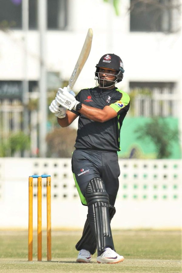 AhsanSipra_'s tweet photo. Assalamualaikum Mr. Consistent ❤️ Knocking Responsible innings #Alhamdulilllah 
Fakhar to Imran Tahir 
3 balls 3 Sixes
101 meters six .. 🔥🔥🔥 🔥 https://t.co/CqND7RVgzE