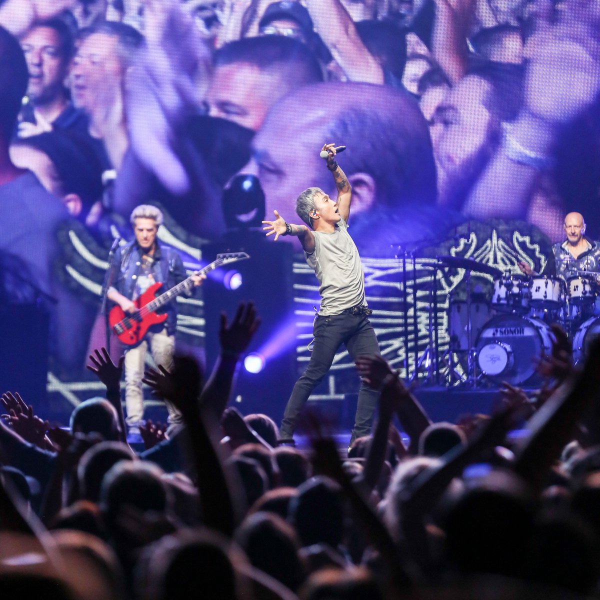🚨 CONTEST ALERT 🚨

#RT and COMMENT your favorite #Journey song for a chance to win 4️⃣ <a href="/MissouriLottery/">MO Lottery</a> Floor Seats to see <a href="/JourneyOfficial/">JOURNEY</a> at #TMobileCenter on March 16.

1️⃣ winner will be randomly selected across all social platforms and notified via DM on Feb. 25 at 11 a.m.
