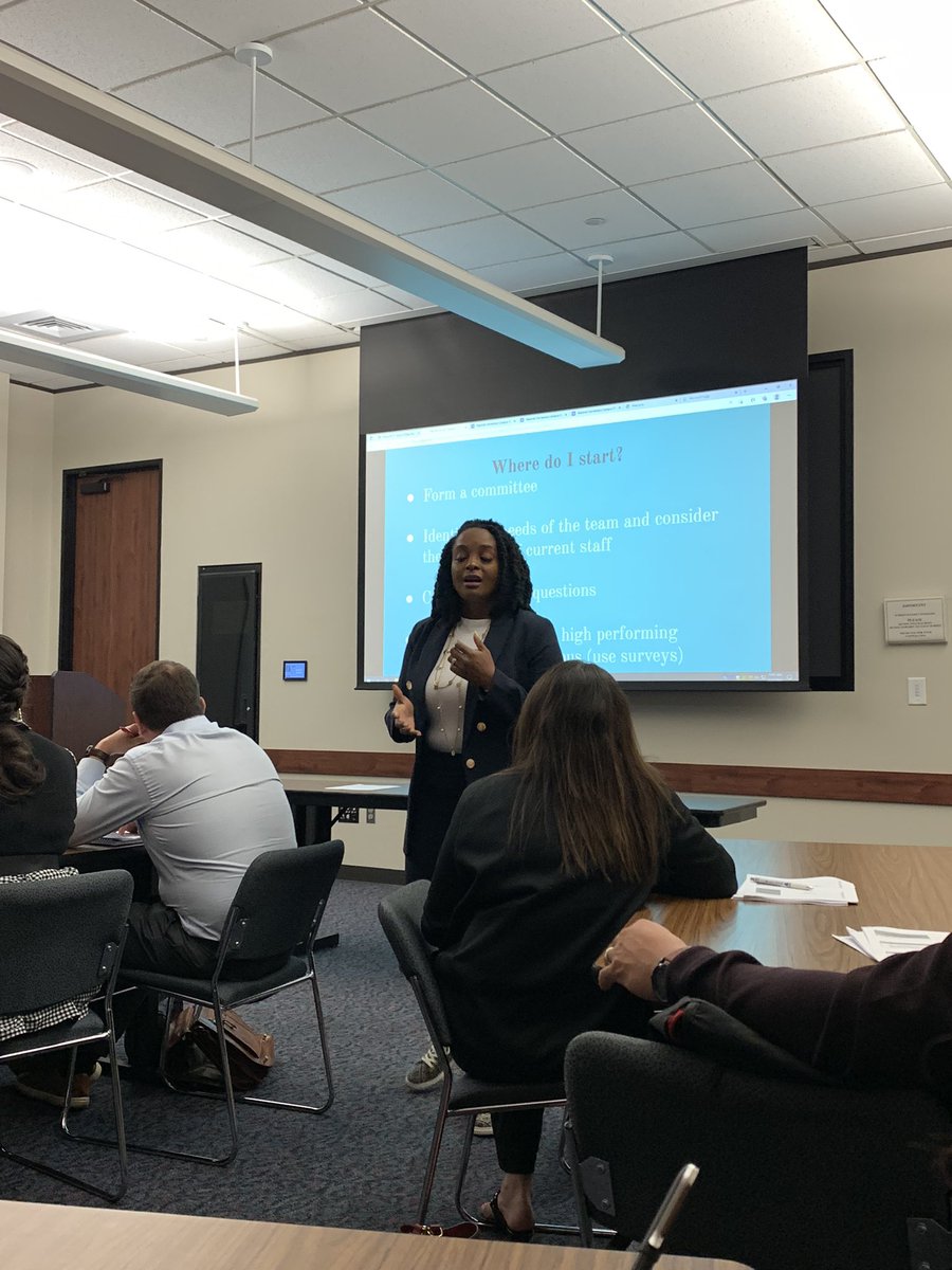 mrsamandaamy's tweet photo. Mrs. Eason was amazing! Ask her about her elevator 🎤 speech. @R4Leaders #R4Leaders https://t.co/RJTLvIOMAZ
