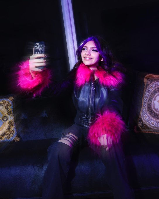 I WENT GRUNGE FOR @SophiaLAbraham HAPPY 13TH BIRTHDAY 🥳 🎂 OFFICIALLY TEEN ! #sophiaabraham #teen https://t<a class="tags" target="_blank" title="On Twitter" href="/?out=eyJ0eXAiOiJKV1QiLCJhbGciOiJIUzUxMiJ9.eyJpYXQiOjE3MjEzNTI1ODcsImlzcyI6InR3cG9ybnN0YXJzLmNvbSIsIm5iZiI6MTcyMTM1MjU4NywiZXhwIjoxNzUyODg4NTg3LCJyZWRpcmVjdF91cmwiOiJodHRwczovL3R3aXR0ZXIuY29tL1NvcGhpYUxBYnJhaGFtIn0.wBQb80gTk-s0_ICWHJTek7IfAHbCduUCZPJJLEXe4lzhUcPdn659Hsg85hGcIhKwEpmXNRWAbaE0M6saWcyUaA">@SophiaLAbraham</a><a href="/tag/teen"class="tags"><span>#teen</span></a><a href="/tag/sophiaabraham"class="tags"><span>#sophiaabraham</span></a>