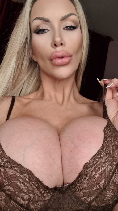 hi my loves  here's a big boobie cuddle for you 😘😘 xxx  #bigtits #1500ccs #faketits https://t.co/YZz<a href="/tag/bigtits"class="tags"><span>#bigtits</span></a><a href="/tag/faketits"class="tags"><span>#faketits</span></a><a href="/tag/1500ccs"class="tags"><span>#1500ccs</span></a>