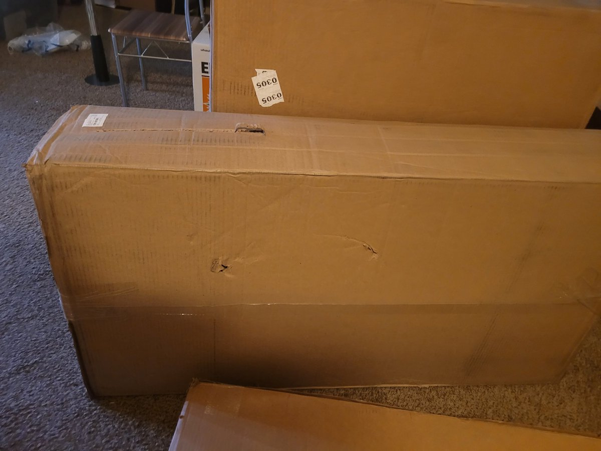 LunaEclipse6515's tweet photo. @FedEx so this is how your people handle packages? This is what they look like post inspection? Your people walk on packages? Because those are boot prints🤦🏾‍♀️🤦🏾‍♀️ https://t.co/YsOS3vG7fc