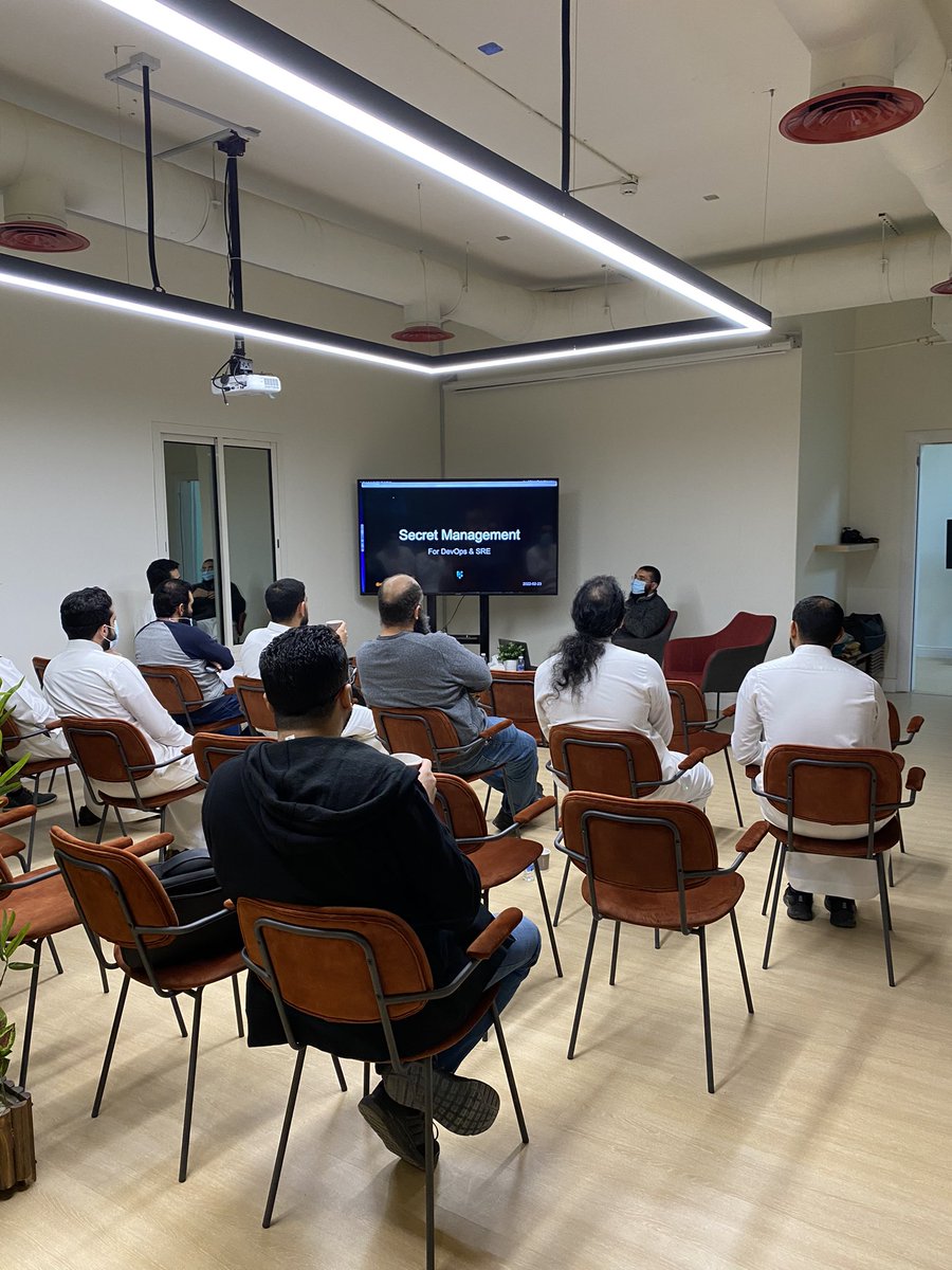 MeetTechnology's tweet photo. بدأنا بمحورنا الثاني مع أ/ عبدالنور التومي https://t.co/Icmxu9Txqv