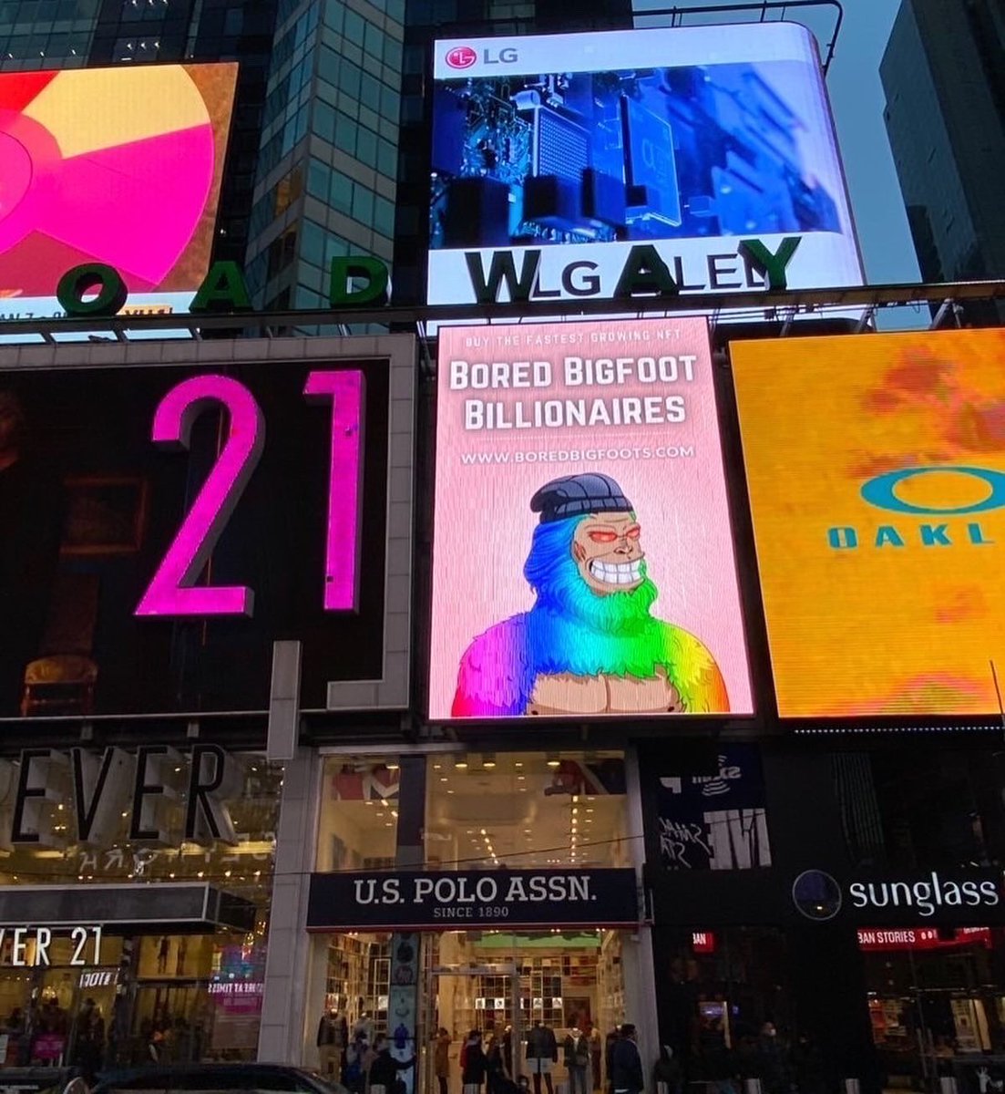 boredbigfoots's tweet photo. That time the @boredbigfoots were in Times Square 👀🌲🤌

Discord: https://t.co/GQ2VJhismb

#BBB #NFT #NYC #Boredbigfoots #NFTCommumity https://t.co/rHVYU99Uhz