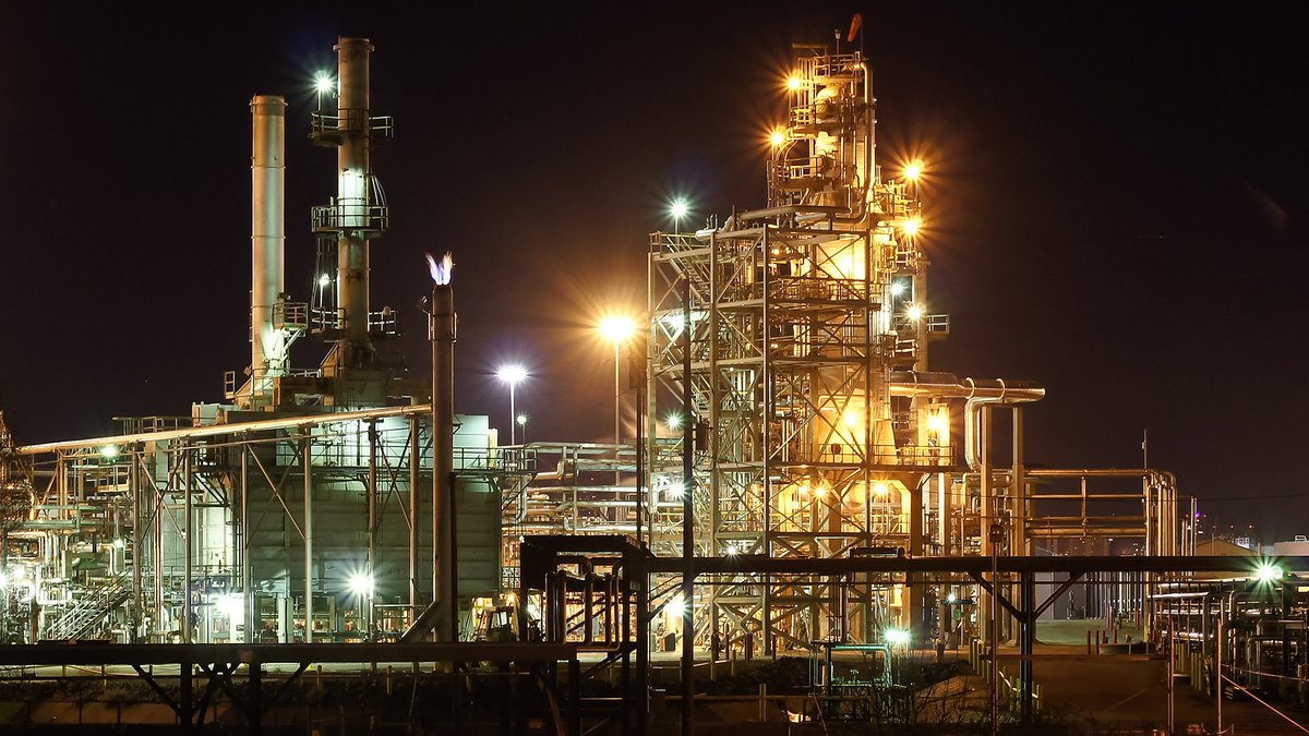 Our friends in Colorado are fighting for stronger PFAS effluent limits at a petroleum refinery in Denver. Once finalized, this will likely be the first refinery in the country with PFAS limits. 

Read more here: bit.ly/3s9RDpY