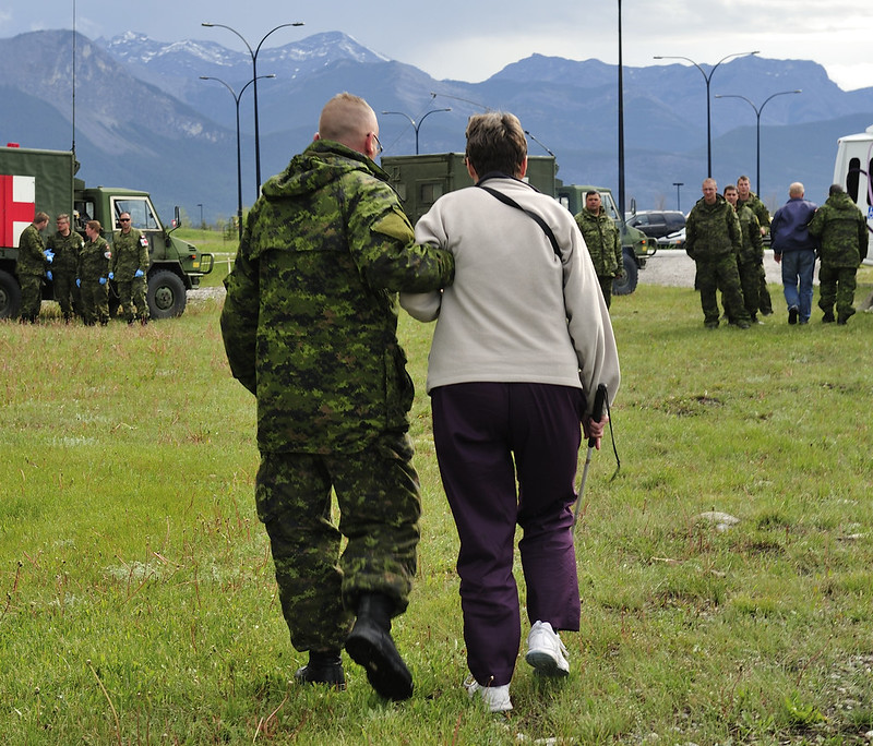 Army_Comd_Armee's tweet photo. Favoriser une culture de respect mutuel et d’acceptation est une priorité de l’@Armeecanadienne. En cette #Journéeduchandailrose, j’invite les militaires à se joindre à moi : #EntraidonsNous et disons non à l’intimidation. https://t.co/AS3jo8its0