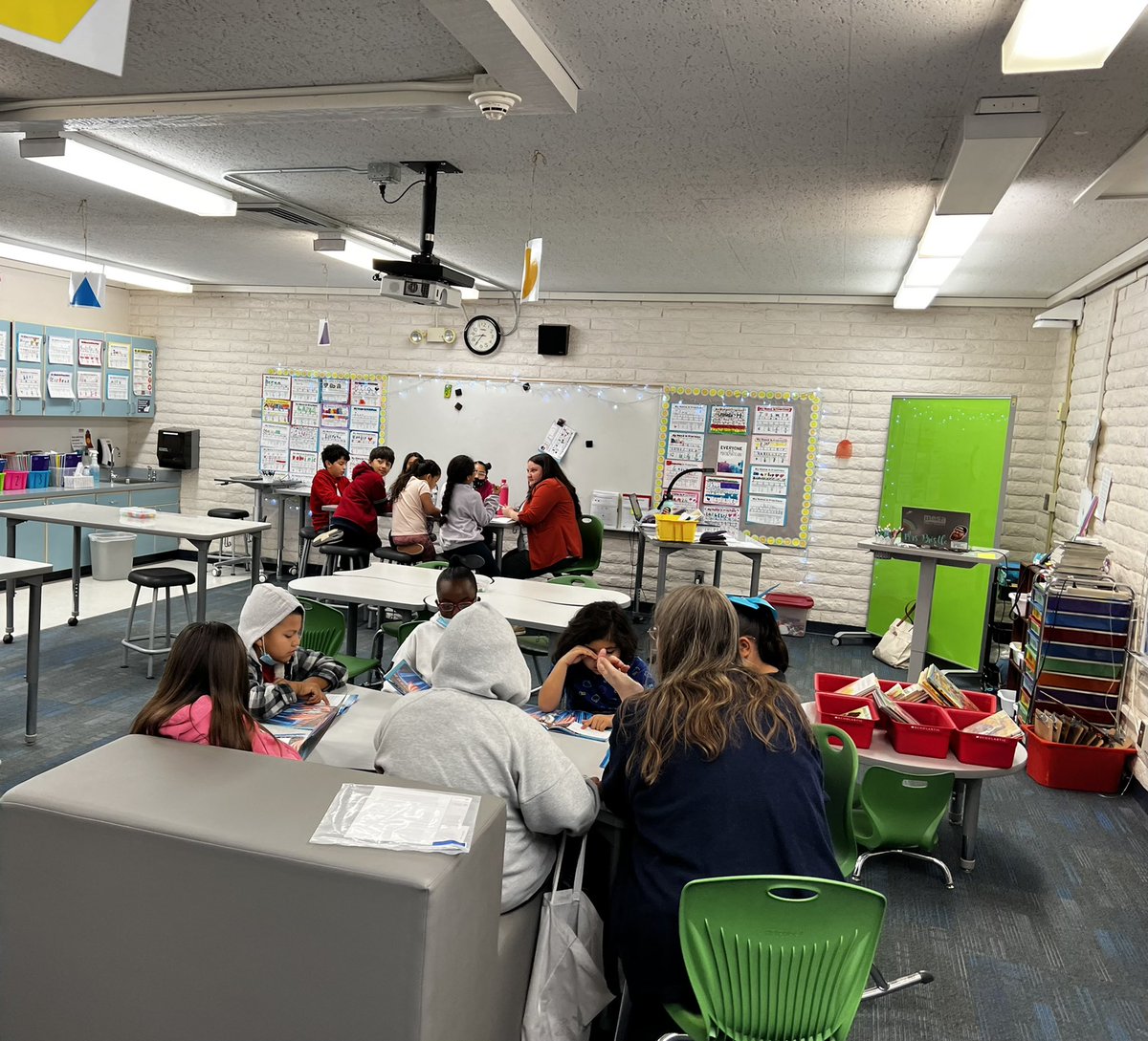 edtechSAE's tweet photo. It was wonderful to see team teaching in action today at Stevenson Elementary @mpsaz Thank you for hosting so many of us. Krista Adam’s it is clear that your leadership has made exploring innovative models possible! @asueducation #workforcemodel https://t.co/As4GGGk9zM