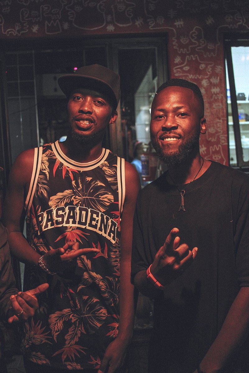 Mohlakanyo's tweet photo. Meeting amazing artists on THE BACKSTORY EP TOUR by @Bugzito π€πΎ
π· @DotNetPhotos
#OnSessionLive #TheBackStoryEpTour https://t.co/Kb9E2oWm3Y