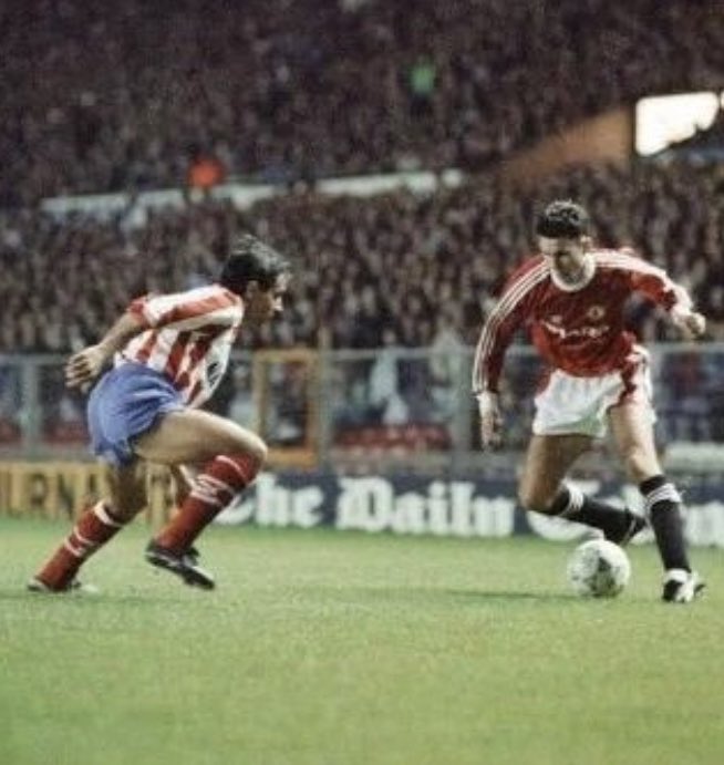 Giggs v Tomás Reñones.

#MUFC
#Atleti 

#AtletiUnited