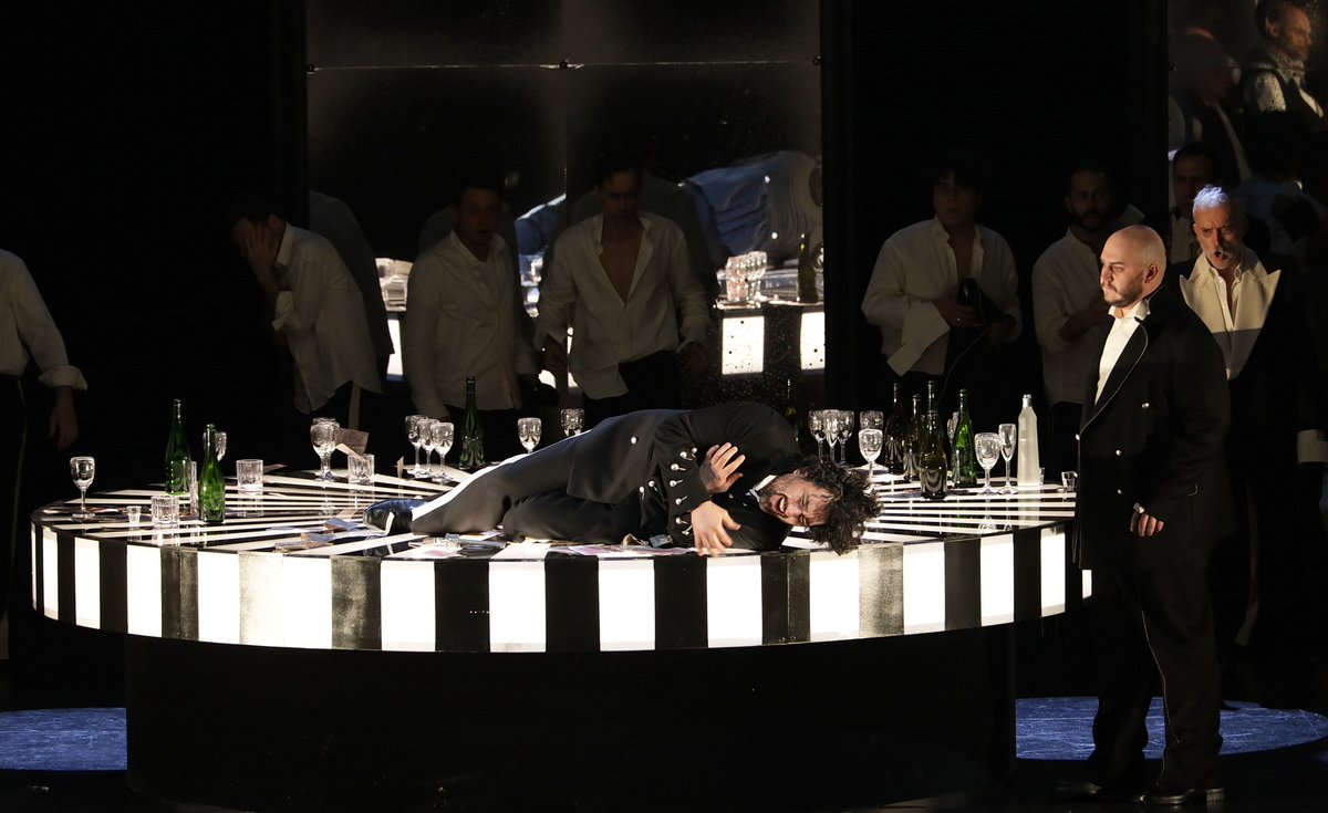 PerScala's tweet photo. Questa sera al #TeatroallaScala debutta la nuova produzione de #PikovayaDama (#Ladamadipicche o #piquedame) di #Čajkovskij

#WeAreLaScala #Opera #lavitaperlascala #performance #laScala #Gergiev #onstage https://t.co/ERIdMdcioW