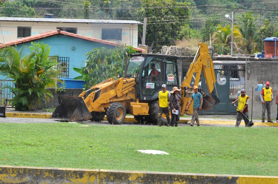 trujillogranmi1's tweet photo. #EnFotos 📸 | Los diferentes frentes de trabajo continúan realizando los labores de rehabilitación y embellecimiento, trabajos que son ejecutados a través del Plan Trujillo Tierra de Encantos, Santos y Sabios. 

@NicolasMaduro
#ConstruirPatriaEsProducir
#SomosTricolorEficiente https://t.co/6eePpmD0G5