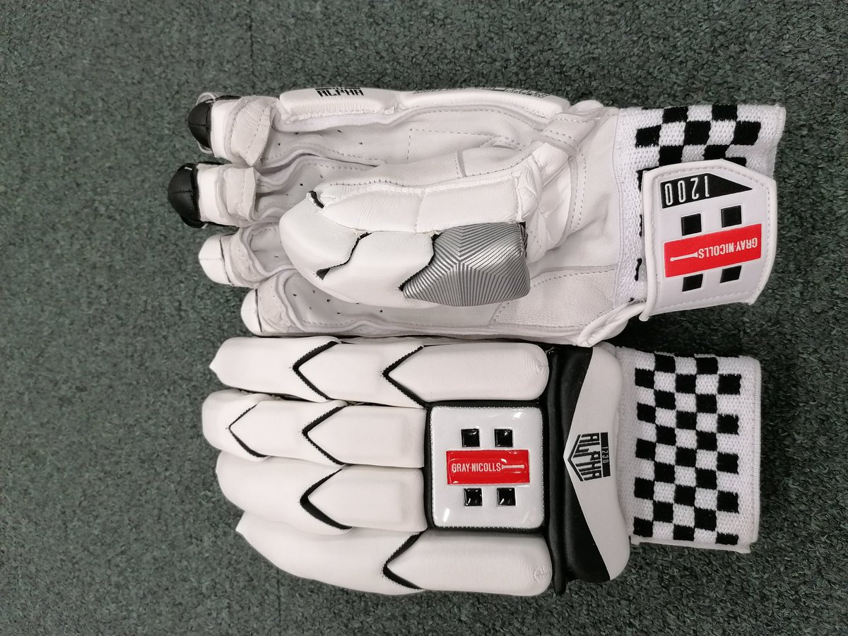 COMPETITION TIME - To enter the draw to win a pair of Adult Right Handed @graynics Alpha 1200 batting gloves just follow us, like and re tweet this post. The draw will be made on Friday 4th March. #onestopcricketshop #Goodluck