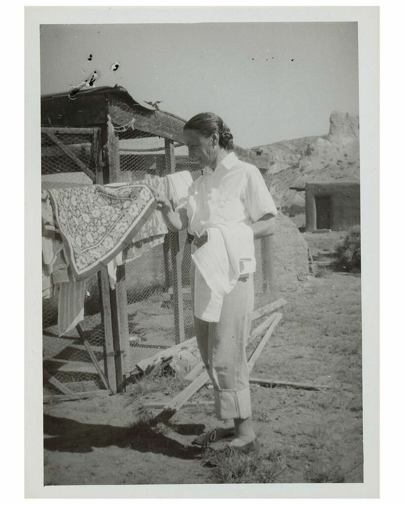 okeeffemuseum's tweet photo. O’Keeffe took extreme care in every facet of her life– she took time to thoroughly document most aspects of her life and was methodical in the placement of items in her home. So it comes as no surprise that she took this approach to her personal style in the clothes she wore… https://t.co/M7HR0G6zWw