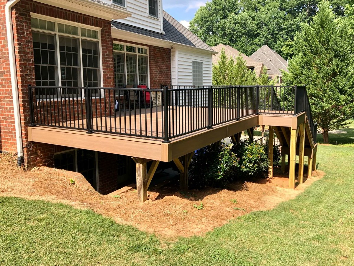 RobinsonConstr's tweet image. SPRING is around the corner 🌷 Now is the time to get your dream deck done or have it renovated. Call us for a free estimate at 336-888-ROOF (7663).