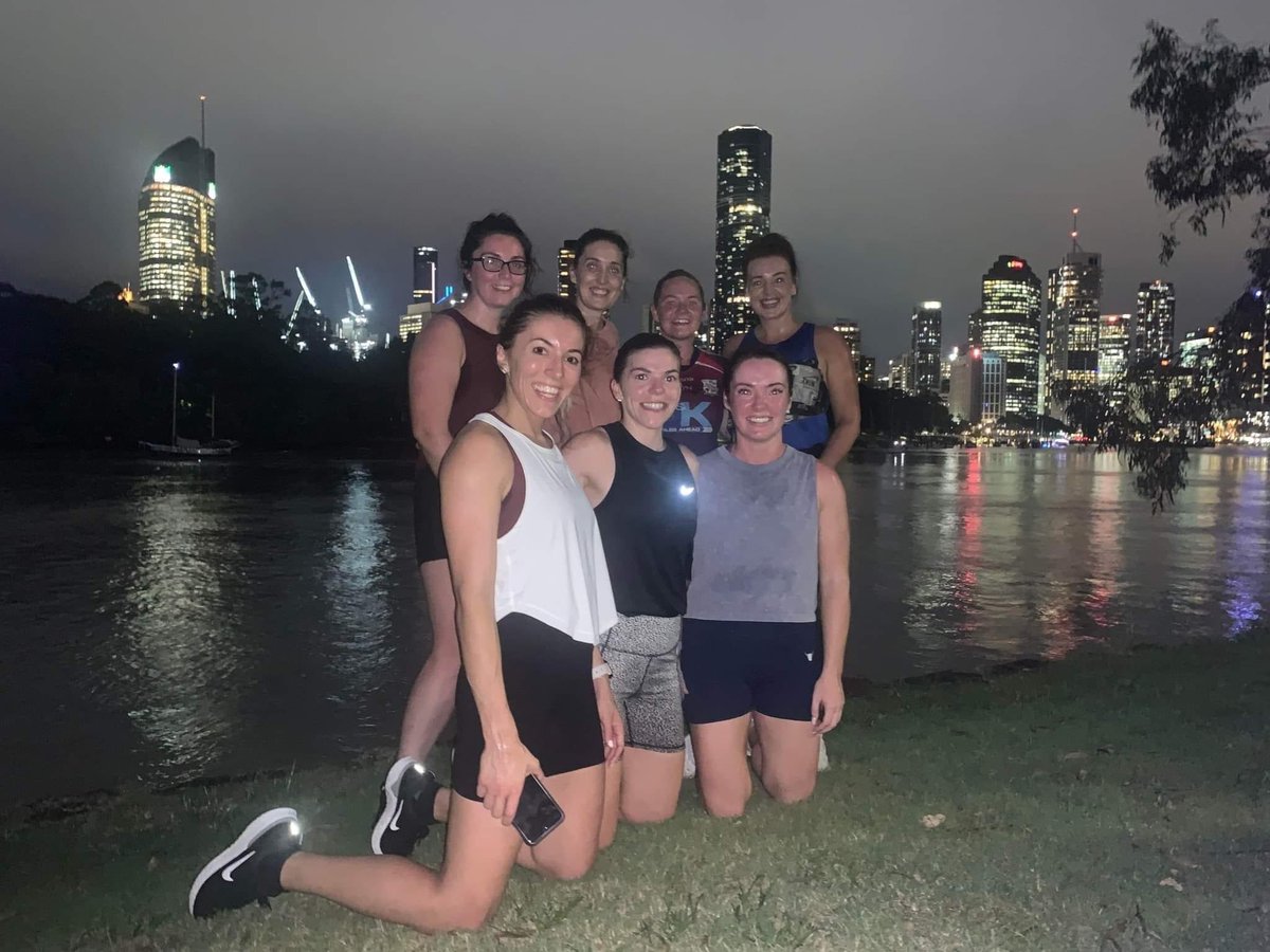 brisbanecamogie's tweet photo. Back with a bang 💥

Well done to our camogie girls this evening, getting in a good pre season fitness session at Kangaroo Point. 🏃‍♀️

Hope to see you all and more again next week. 💪

#brisbanehurlingandcamogie #fitness #qgfha #hurling #camogie #GAA #kangaroopoint #irishcommunity https://t.co/5YVVfAIcFX