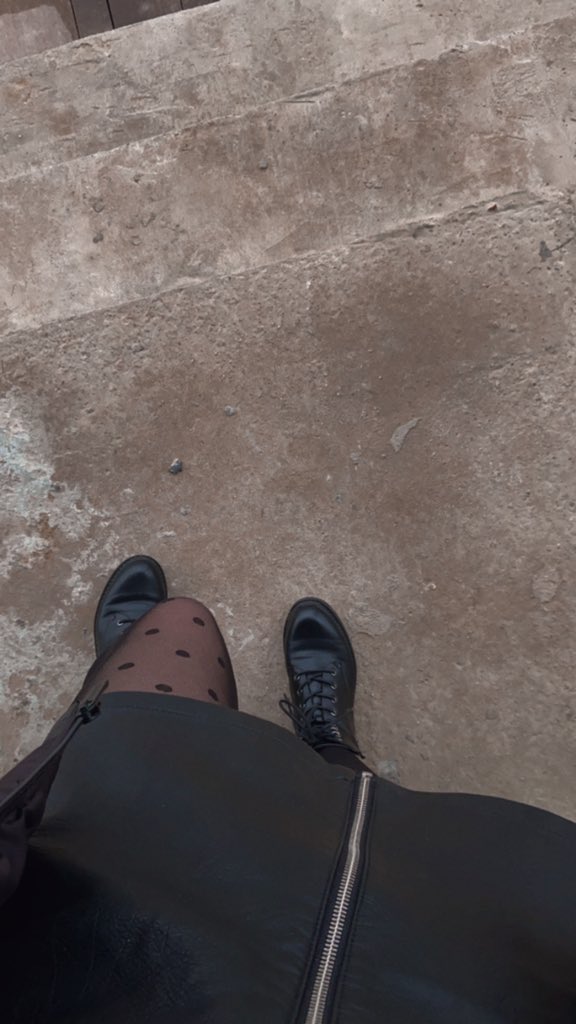 I'm in a skirt, I'm in a good mood, which means it's a good day)))
Tomorrow I will show you my new work