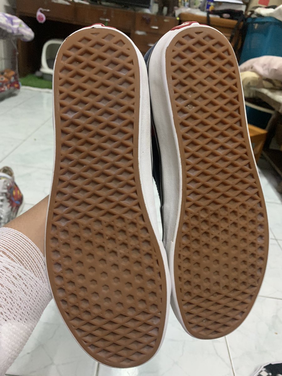 below_shoes's tweet photo. Size 43 
- 650 ส่ง 30 (ตำหนิหัว)
#รองเท้ามือสองของแท้ 
#รองเท้ามือสอง 
#ส่งต่อรองเท้ามือสอง 
#ส่งต่อเสื้อผ้ามือ2 
#ส่งต่อเสื้อผ้ามือสอง #vansofthewall https://t.co/lCzIELMp52