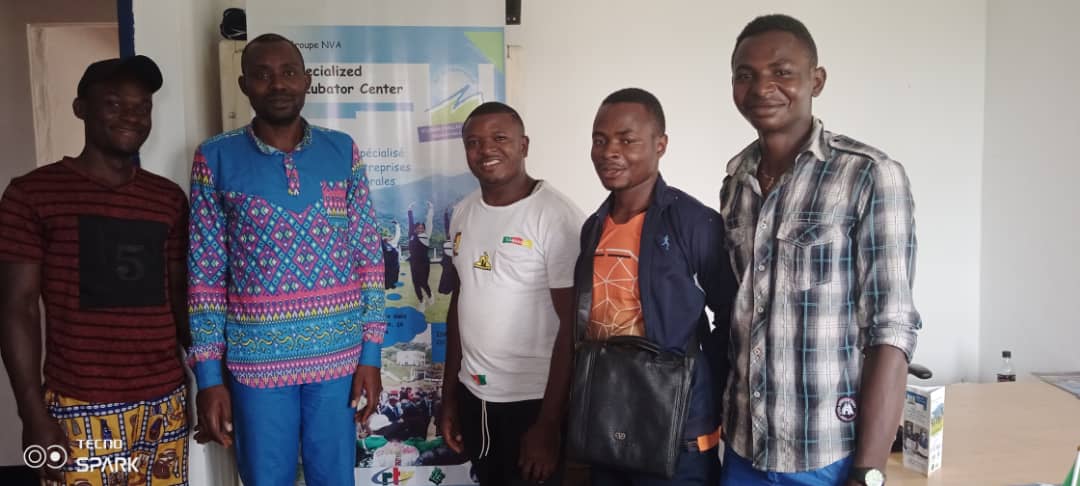 SicNva's tweet photo. 🛑🛑🛑🛑🛑 
AGRI_STARS  

Nous avons été interpellé par un collègue de jeunes entrepreneurs du Moungo venus nous solliciter pour la maturation de leur projet en compétition dans le programme #AgriStars soutenu par la #FondationEyango.  

@EyangoDiana https://t.co/JYCGbz1ZZK