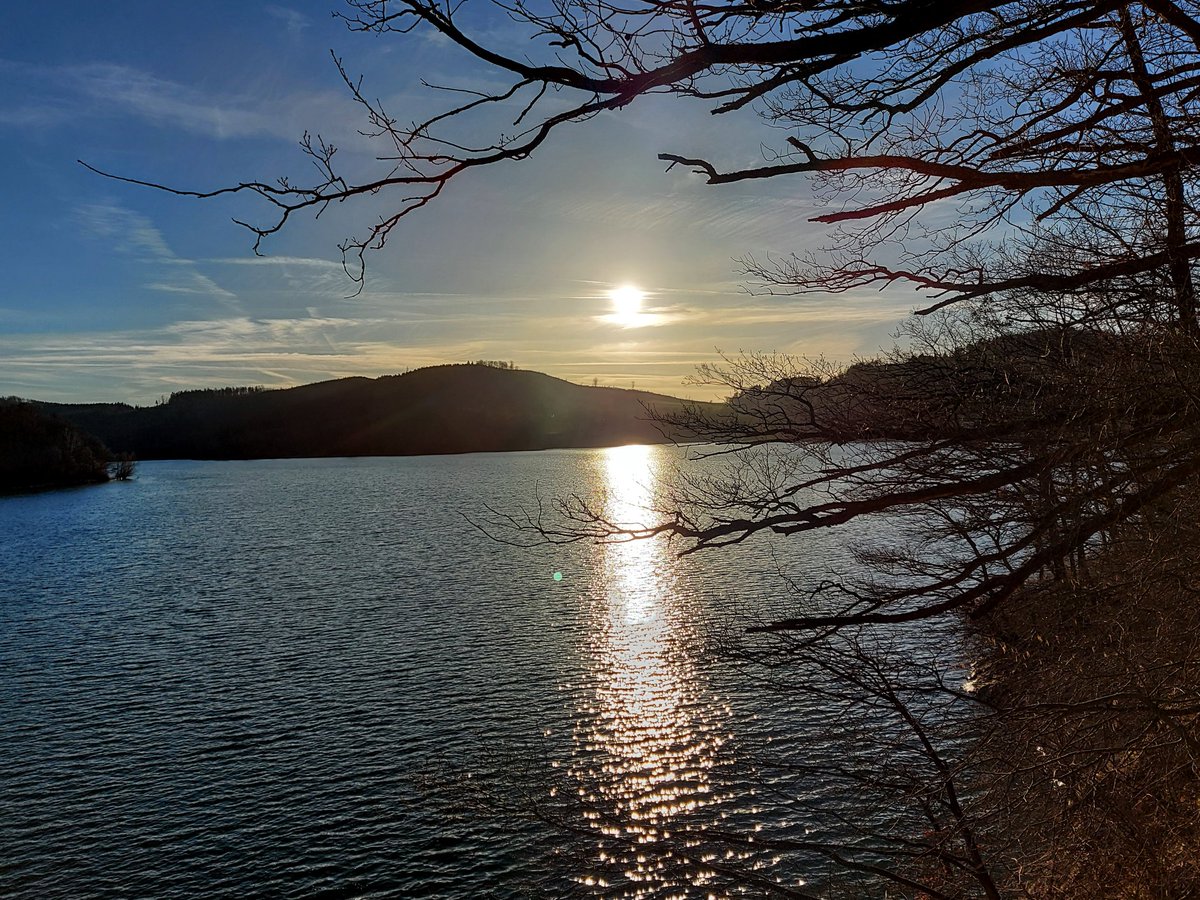 SandraMellios's tweet photo. Unwind in the sunshine. Love the lake. Clears the head.
#headclear #photography #soul https://t.co/jkLBraymWx