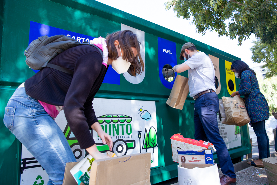 Muni_provi's tweet photo. CALENDARIO PUNTO LIMPIO MÓVIL 🚛♻️
¡Recicla! conoce donde se ubican nuestros puntos limpios móviles. Desliza la imagen hacia la izquierda 👀, lleva tus residuos limpios, secos y aplastados. Revisa horarios y ubicación 👉https://t.co/MKxuyRkHsR.
#ProviVerde #MedioAmbiente https://t.co/1RXTOXPCk0