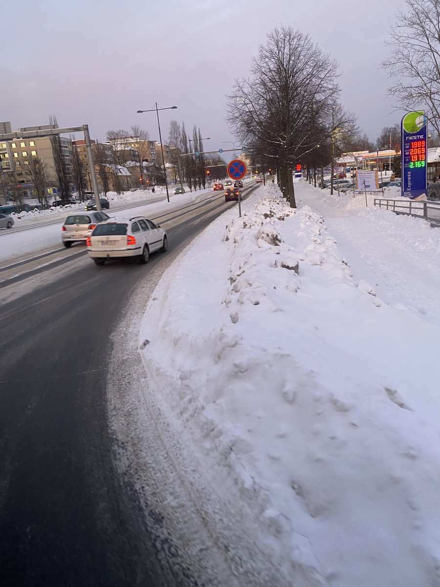 jniemi37's tweet photo. Ei menty syöksyen eteenpäin vaan turvallisesti, kuten aina @MatsKarlsson79 matkassa
#ExpressBuss https://t.co/WrJzvtUY4k