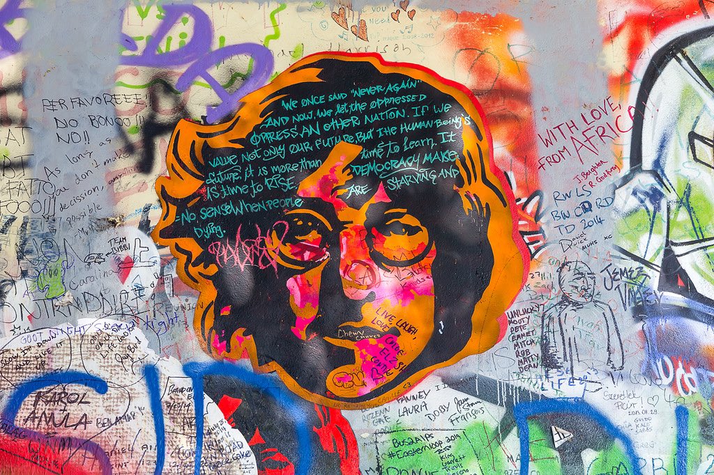 Tchatcheman's tweet photo. #lennonwall #art #StreetArt https://t.co/Ib1yWz1feo