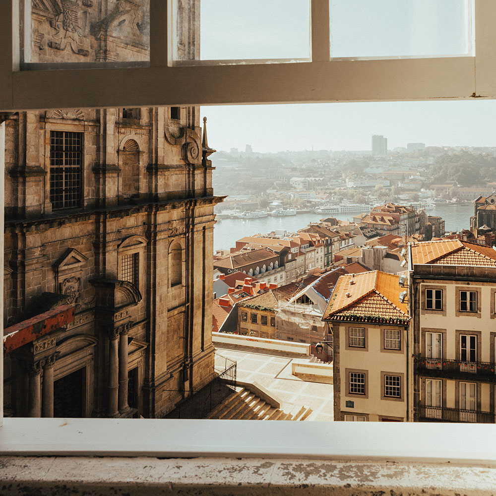 TselanaTravel's tweet photo. ÉVASION IBÉRIQUE, CAP SUR L'ESPAGNE &amp; LE PORTUGAL
Originaux, chaleureux, séduisants, le Portugal et l'Espagne possèdent un charme discret mais indéniable. On se laisse volontiers bercer par une douceur de vivre à l'ibérique. 
#WinterEscape https://t.co/S6LPZ9UPV7