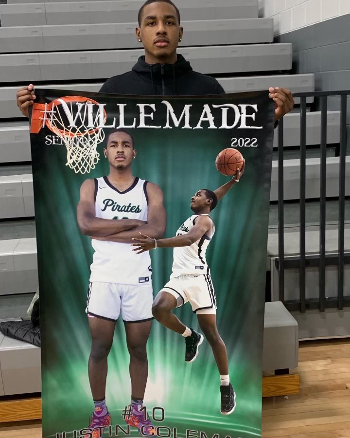 ActionNoMercy's tweet photo. 6’4 2022 G Justin Coleman (@justoo5g) scores 12pts and unsigned 6’0 2022 G Champ Johnson (@ChampJohnson0) scores 16pts in their senior night win vs Ritenour ❤️🔺 #ActionNoMercy @ChanelMcPike @PrepHoopsMO @PrepHoops @CoachThames33 https://t.co/K9W3dJugti