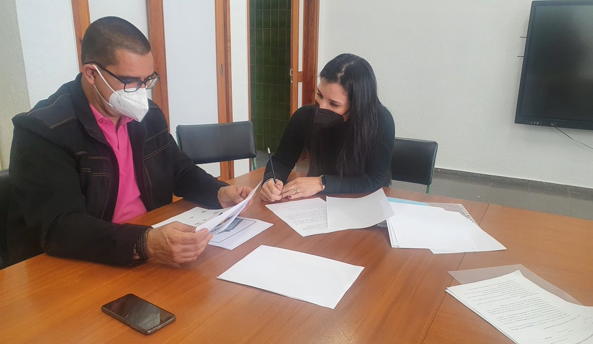 "COMPRENDE EL MUNICIPIO DE GÜÍMAR A TRAVÉS DE PICTOGRAMAS". 
El "Centro de Educación Especial (CEE) Chacona" y el Concejal de Servicios Sociales y Atención a la Discapacidad. Proyecto denominado “Comprende el municipio de Güímar a través de pictogramas”.