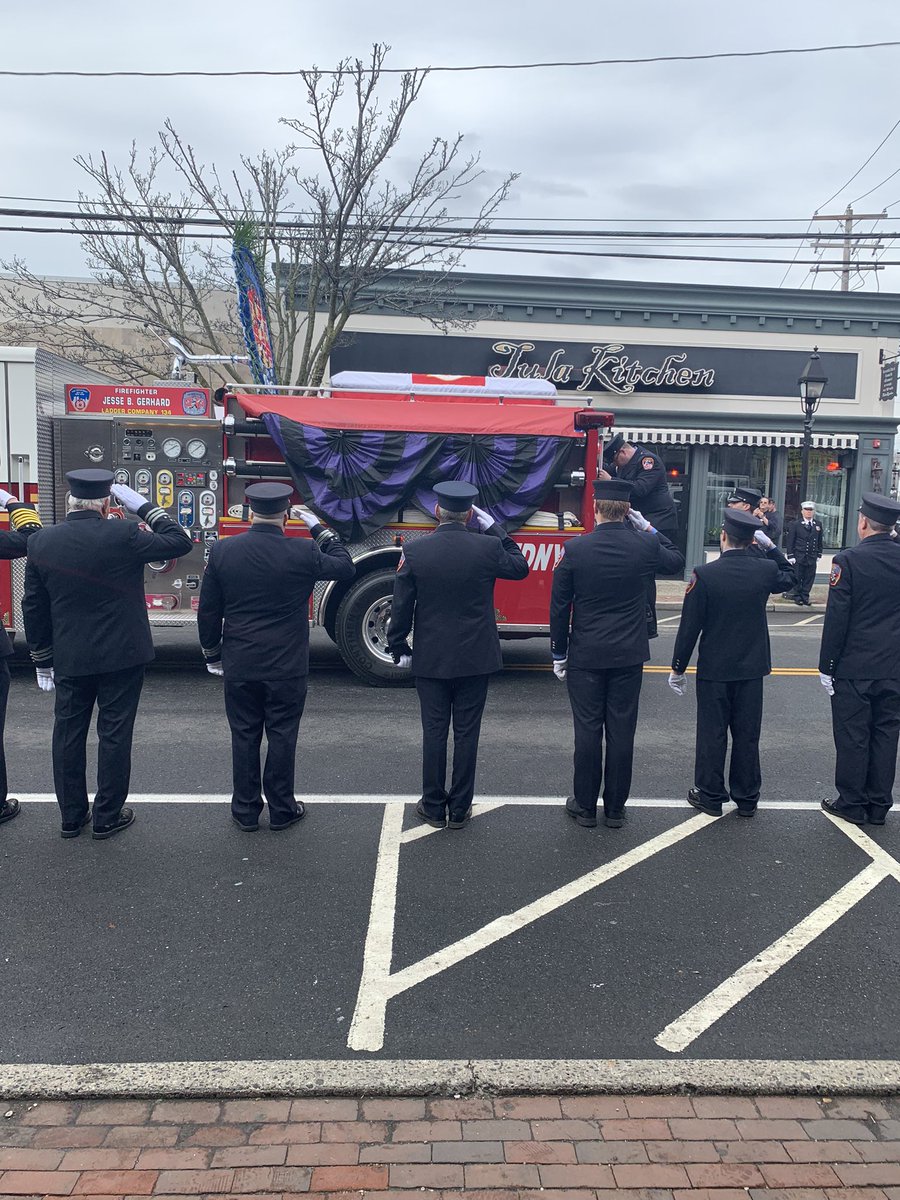 IslesJetsMets's tweet photo. #FDNY #IslipFD https://t.co/v0wqK1PQUU