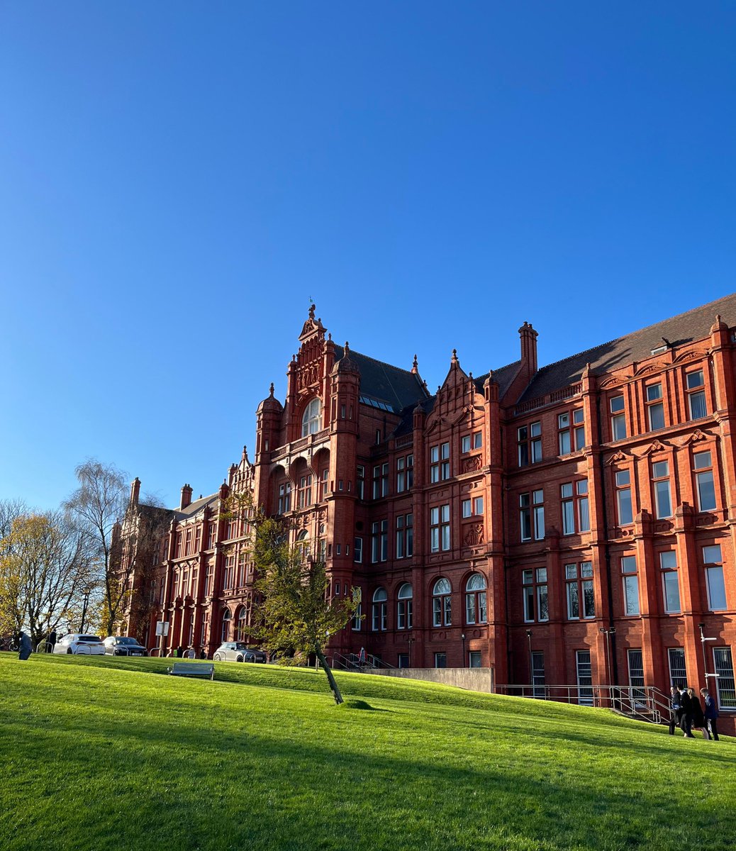 In the spirit of dusting off the winter cobwebs, the architecture of Salford is not one to be missed all just a minute’s walk from Atelier. 😍 See more of Atelier here! hubs.li/Q014MFxd0 #manchester #salford #manchesterapartments #salfordapartments #forsale #propertyforsale