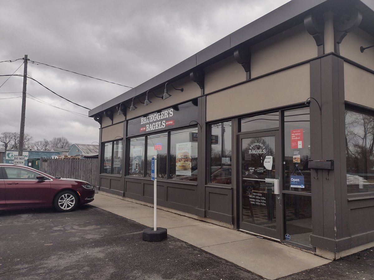 <a href="/Brueggers/">Bruegger's Bagels</a> Great service.
Waited on by the nicest people.
Thanks.