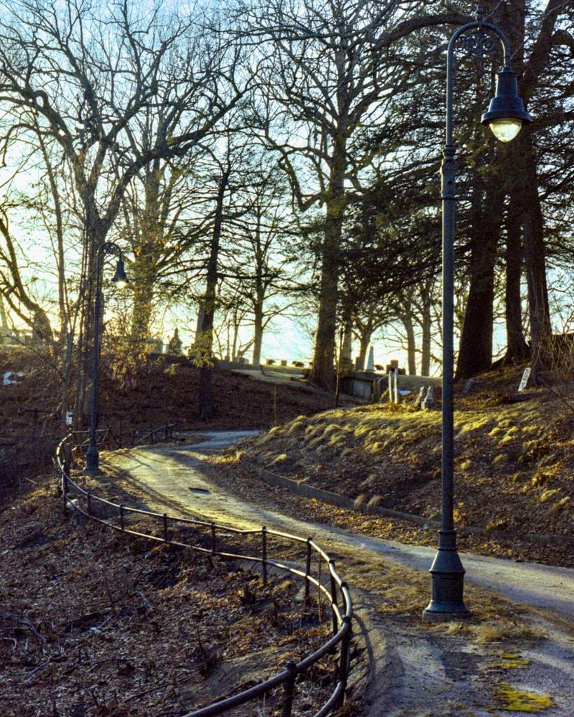 lagbot's tweet image. First shots with the Mamiya 645
•
•
•
•
•
•
#film #filmphotography #filmisnotdead #filmcamera #analog #analogphotography #analogfilm #analogvibes #mamiya #mamiya645 #kodak #kodakfilm #ektar100 #portra800 #manchesternh #nh #nhphotography #nhphotog… instagr.am/p/CaVGz4jJ-VD/