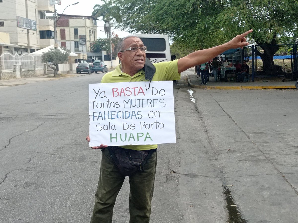 vfedericogm's tweet photo. La protesta se registró la mañana de este #23Feb para exigir la intervención del principal centro hospitalario de la entidad, justicia al caso de las muertes de las mujeres y niños y la construcción de un materno infantil en la capital sucrense para evitar que esto siga pasando. https://t.co/bdLI4TLElq