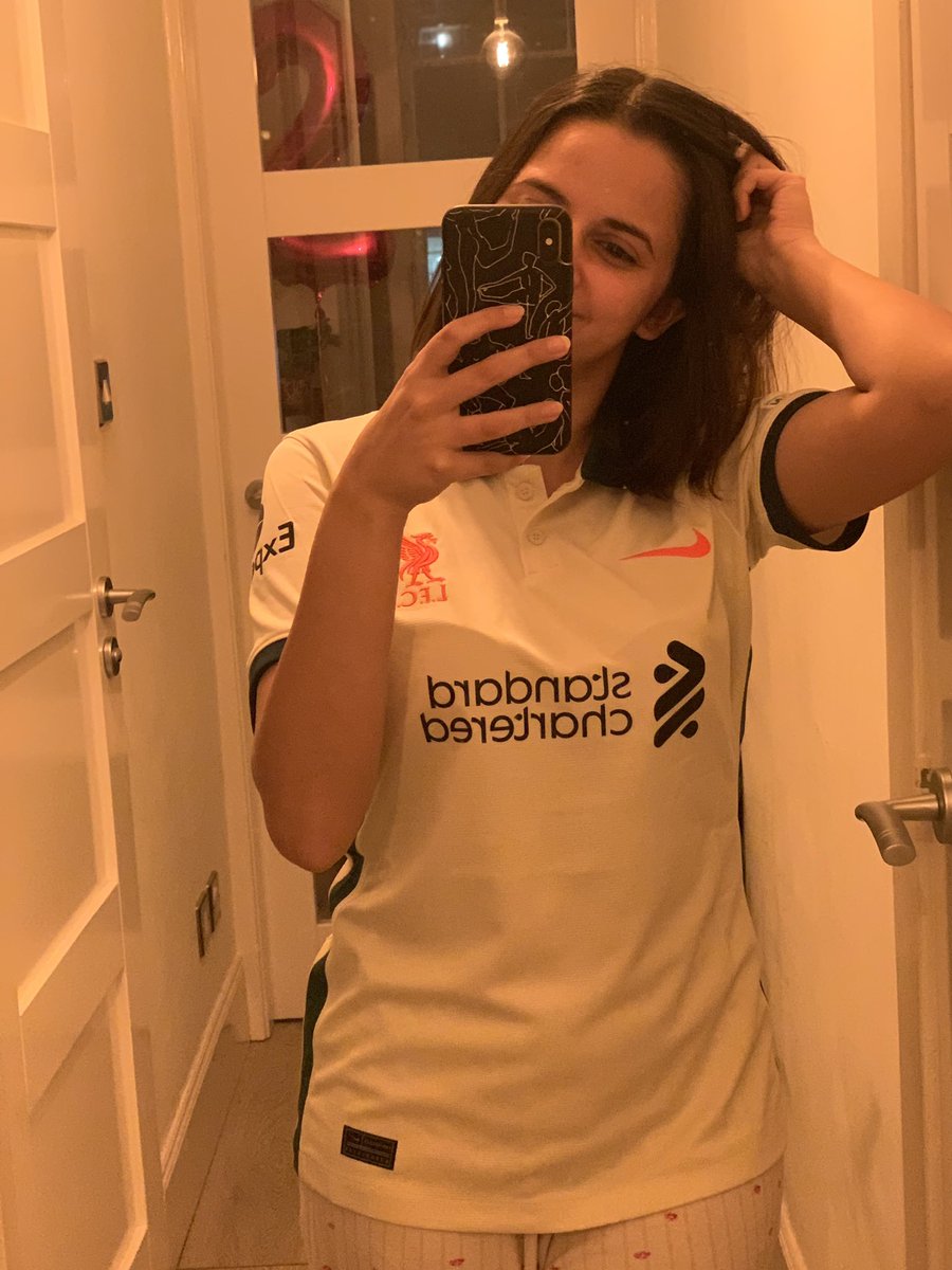 sum212_'s tweet photo. Ignore my flowery pyjama trousers lmao but my man came thruuu with the birthday present 😍 Finally got my Fab kit 🥺❤️ https://t.co/x6a6sf7vci